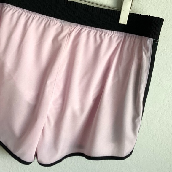 \Amazon Essentials\ NWT Women’s 4” Woven Running Shorts - Picture 10 of 13